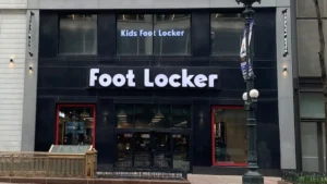 Tienda Crenshaw Rec de Foot Locker y Nike en Los Ángeles