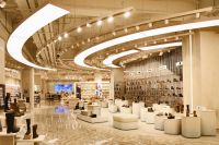 Interior remodelado de tienda Paris en Alto Las Condes