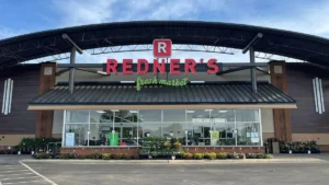 Exterior de un supermercado Redner's con su nuevo formato Fresh Market