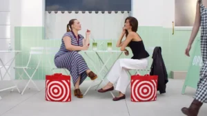 Campaña Inside Out de Target centrada en su bolsa roja