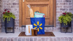 Fachada de tienda Walmart con señalética