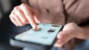 Compradores se arrepienten de compras hechas por recomendación de IA